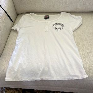 HARLEY DAVIDSON white w/small black skull lightweight tee;XL; excellent cond